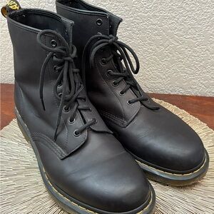 Dr. Martens Black Lace-Up Boots classic air wair bouncing sole leather Men's 12